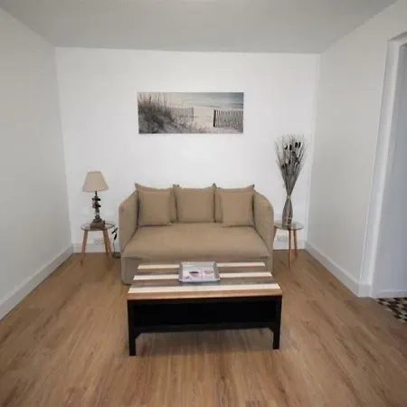 Centre Beau T2 4 Personnes Refait A Neuf Avec Terrasse Et Place De Stationnement Securisee. 1 Apartamento *