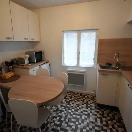 Centre Beau T2 4 Personnes Refait A Neuf Avec Terrasse Et Place De Stationnement Securisee. 1 Apartamento Arcachón