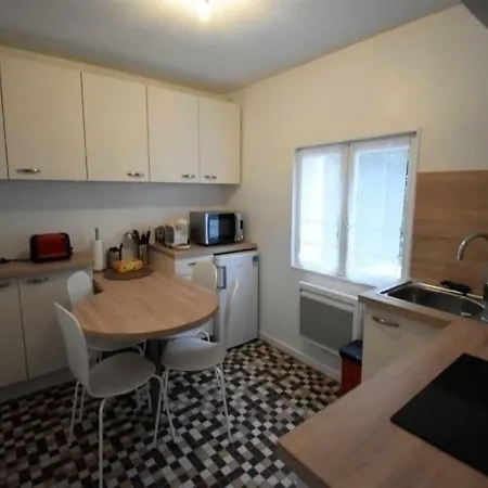 Centre Beau T2 4 Personnes Refait A Neuf Avec Terrasse Et Place De Stationnement Securisee. 1 Apartamento *
